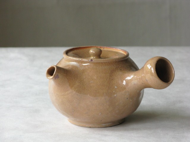 うつわ穂垂｜web shop｜田谷直子｜急須（サーモンピンク）